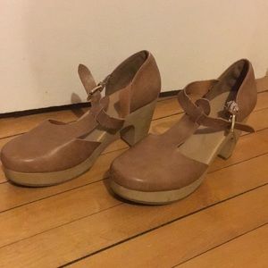 Beige clogs